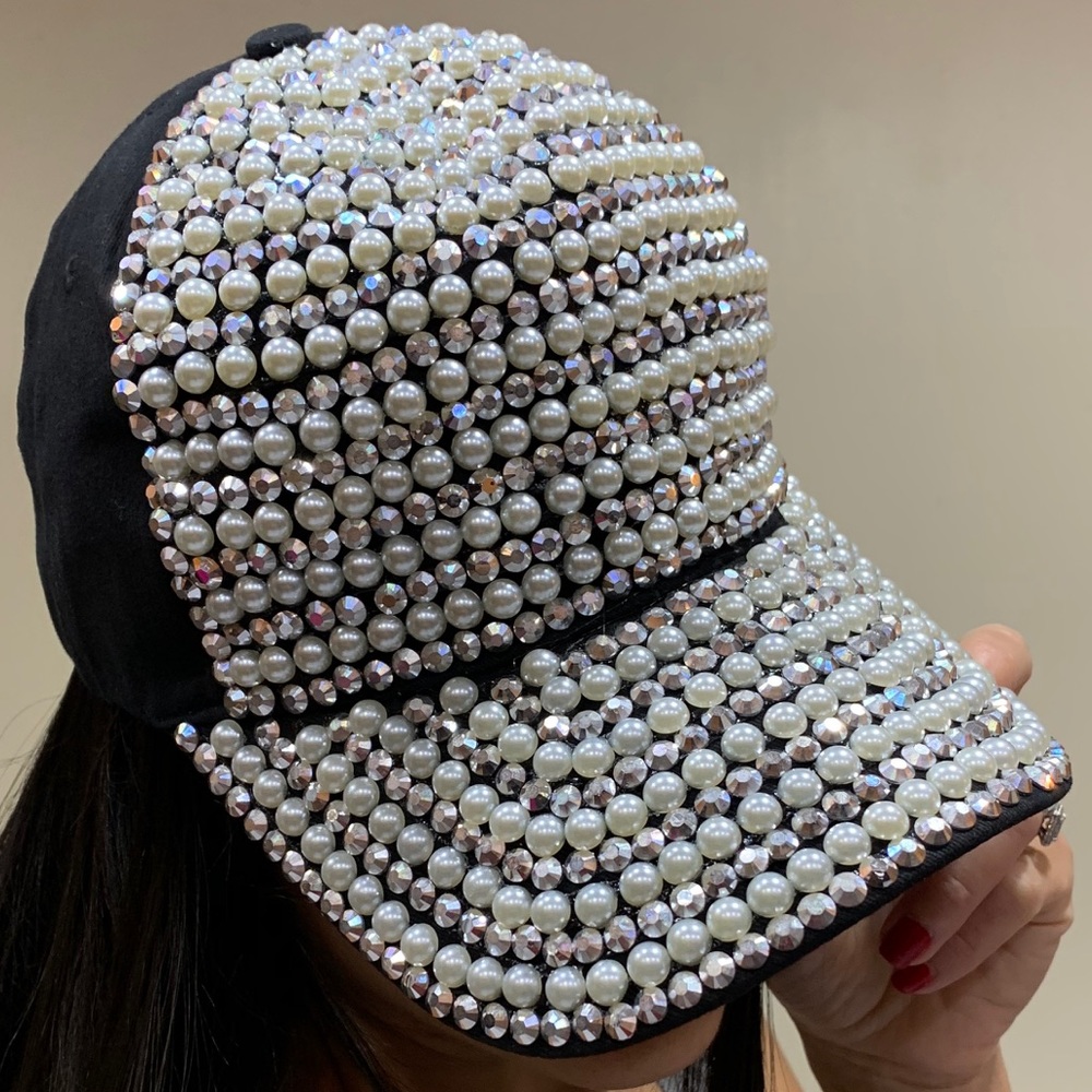 Bling cap with white pearls and silver rhinestones